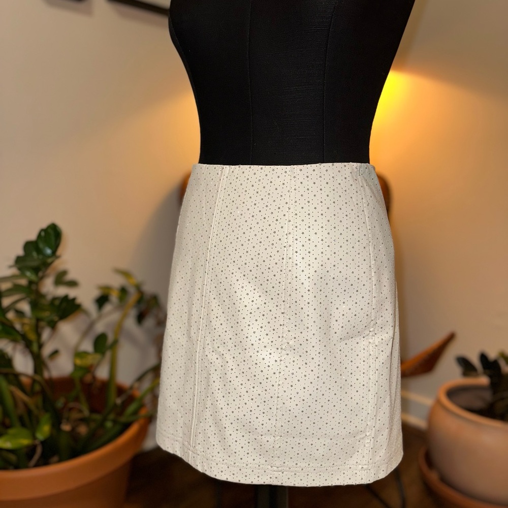 White Pleather Silver Start Skirt - Picture 4 of 6